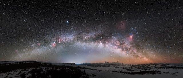 Sir Patrick Moore Prize for Best Newcomer: The Milky Way Bridge Across Big Snowy Mountains. Image credit: © Lun Deng