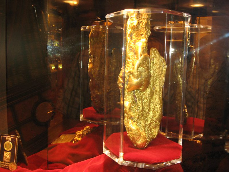 Hand of Faith on display at the Golden Nugget Casino. Image Credit: Ken Lund, Flickr CC BY-SA 2.0