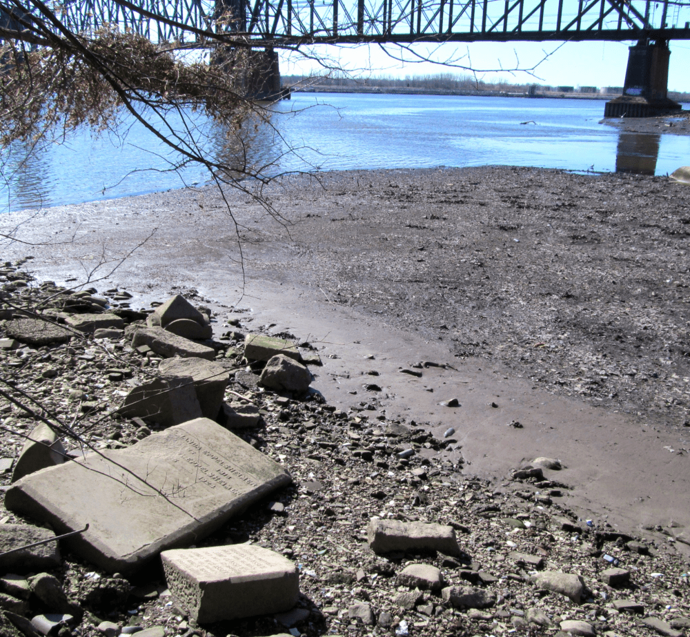 delaware river monument tombstones