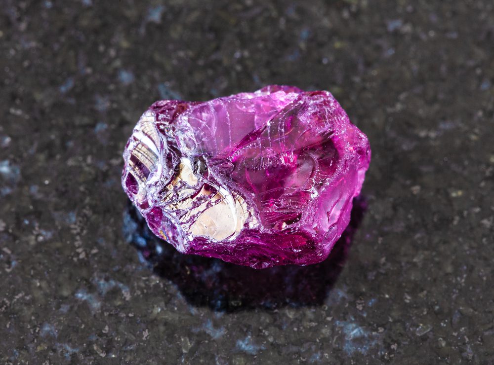 Pyrope garnets range in colour from lilac to violet. Their colour reflects high metal chromium content