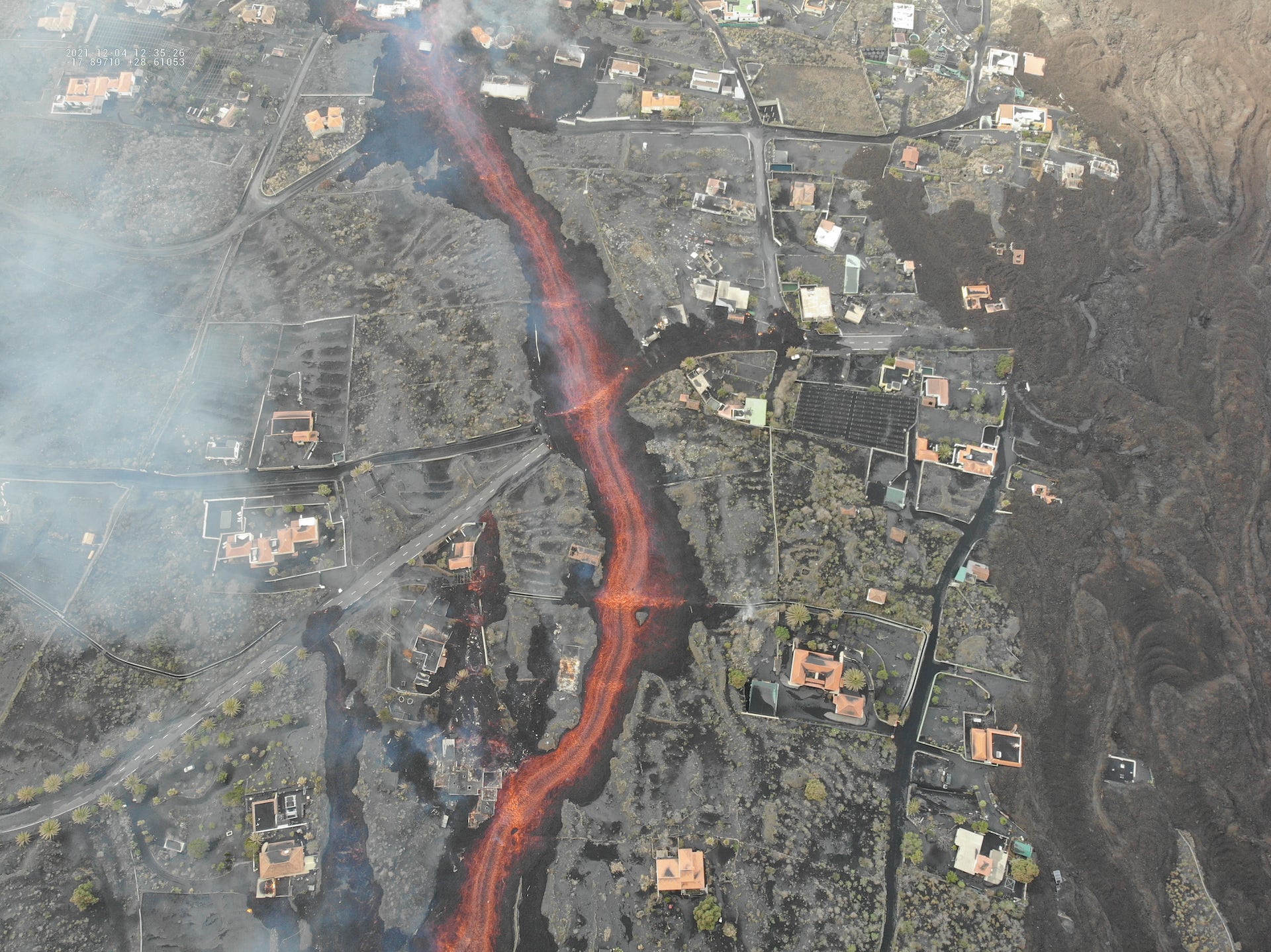 Drone image of a lava flow from the 2021 La Palma eruption (December 4 2021, houses for scale).