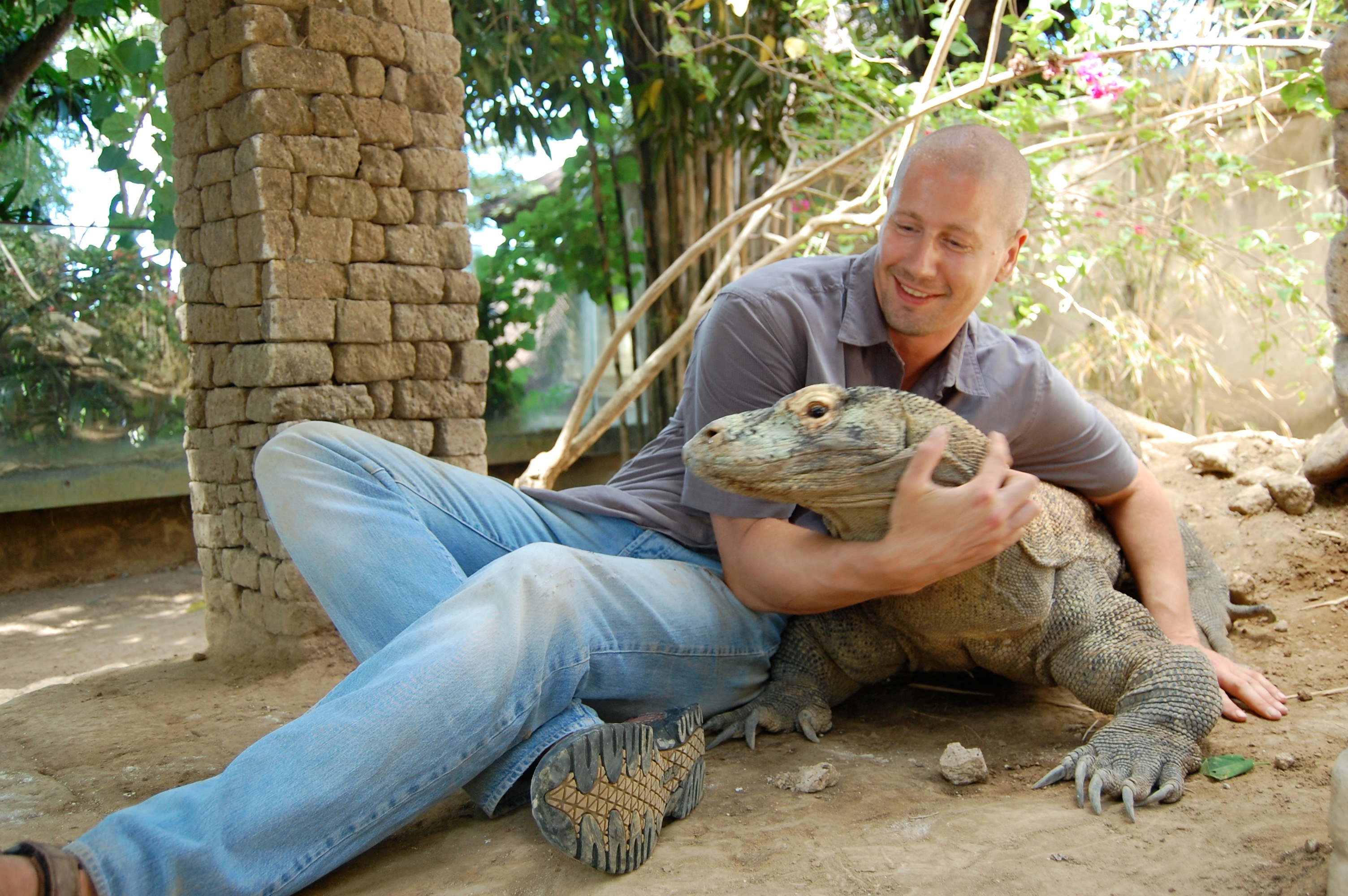 Bryan Fry admiring the snake-repelling scales of a komodo dragon.