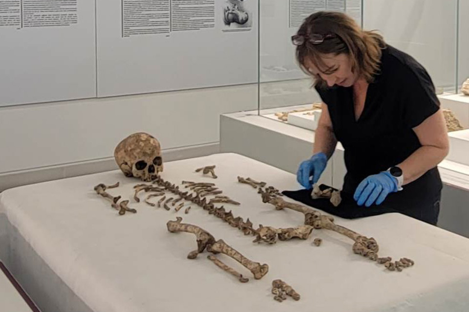 Dr. Mary Lewis from the University of Reading (UK) inspects the skeletal remains of Romito 2 found in southern Italy.