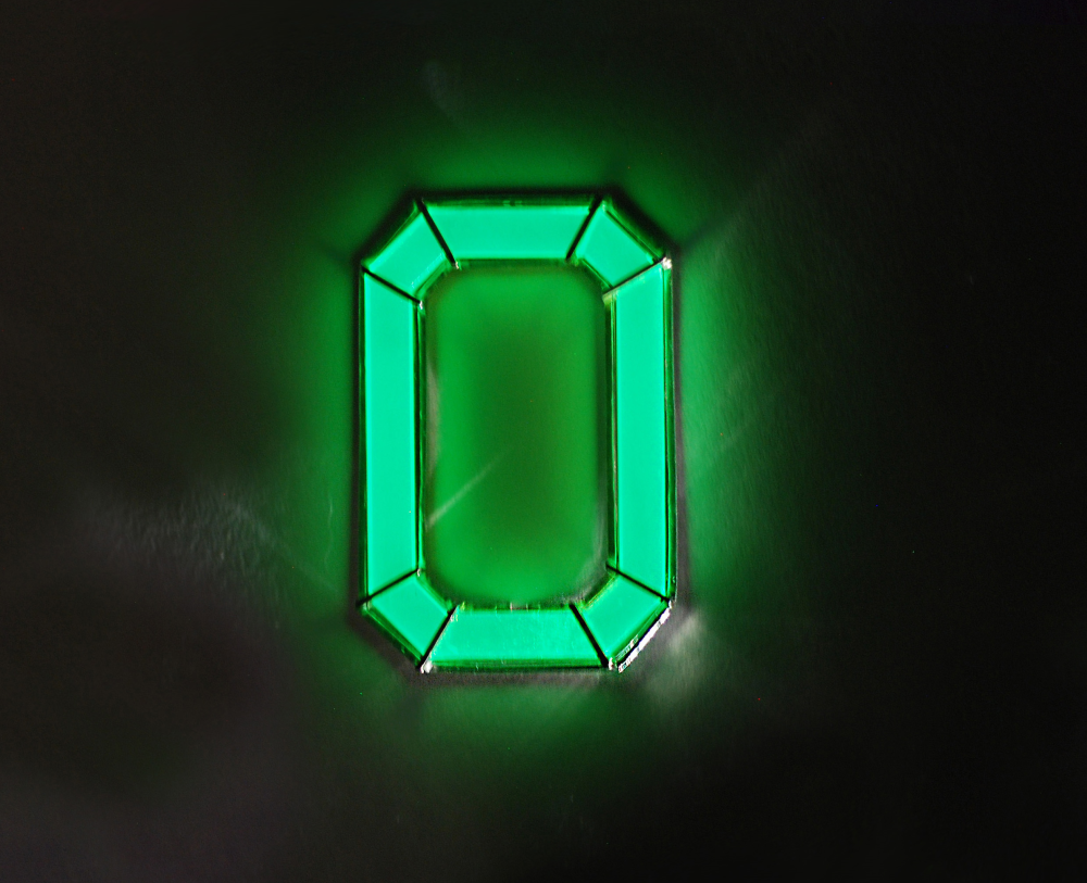 glow in the dark octogan crystal shining green