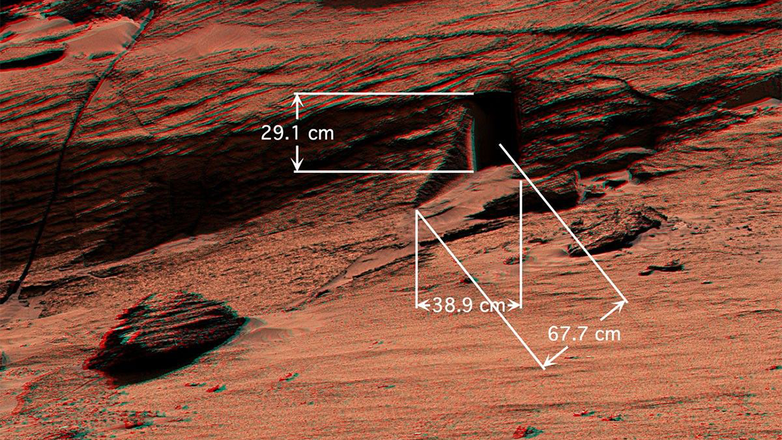 Feature on Mars which looks like a doorway.