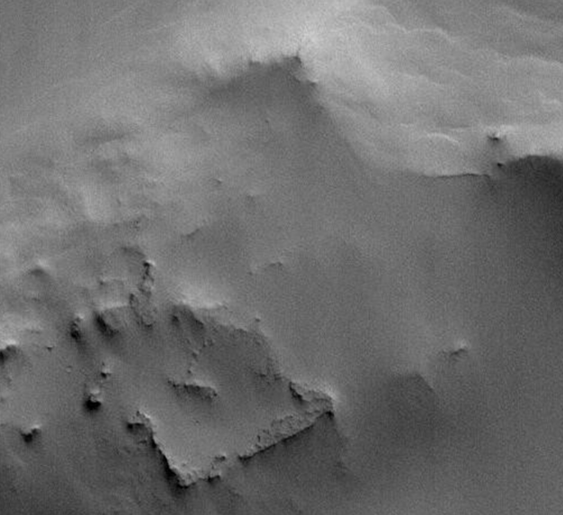 Square structure on Mars captured by orbiter