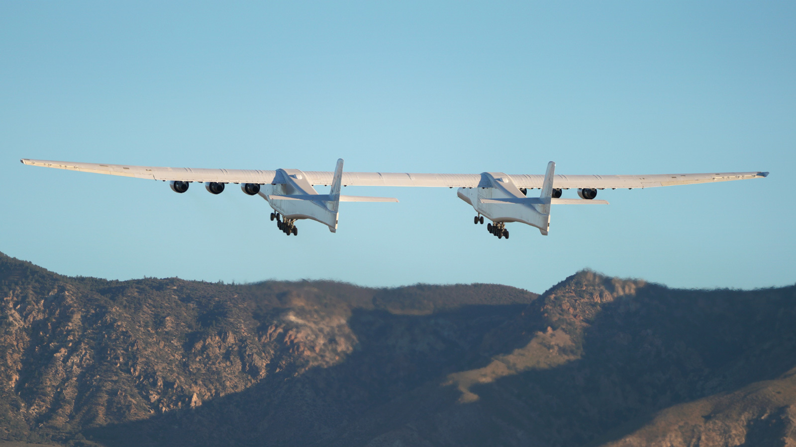the roc looks like two small planes next to each other wtih the wings in the middle are merged into a single one the roc looks like two small planes next to each other wtih the wings in the middle are merged into a single one