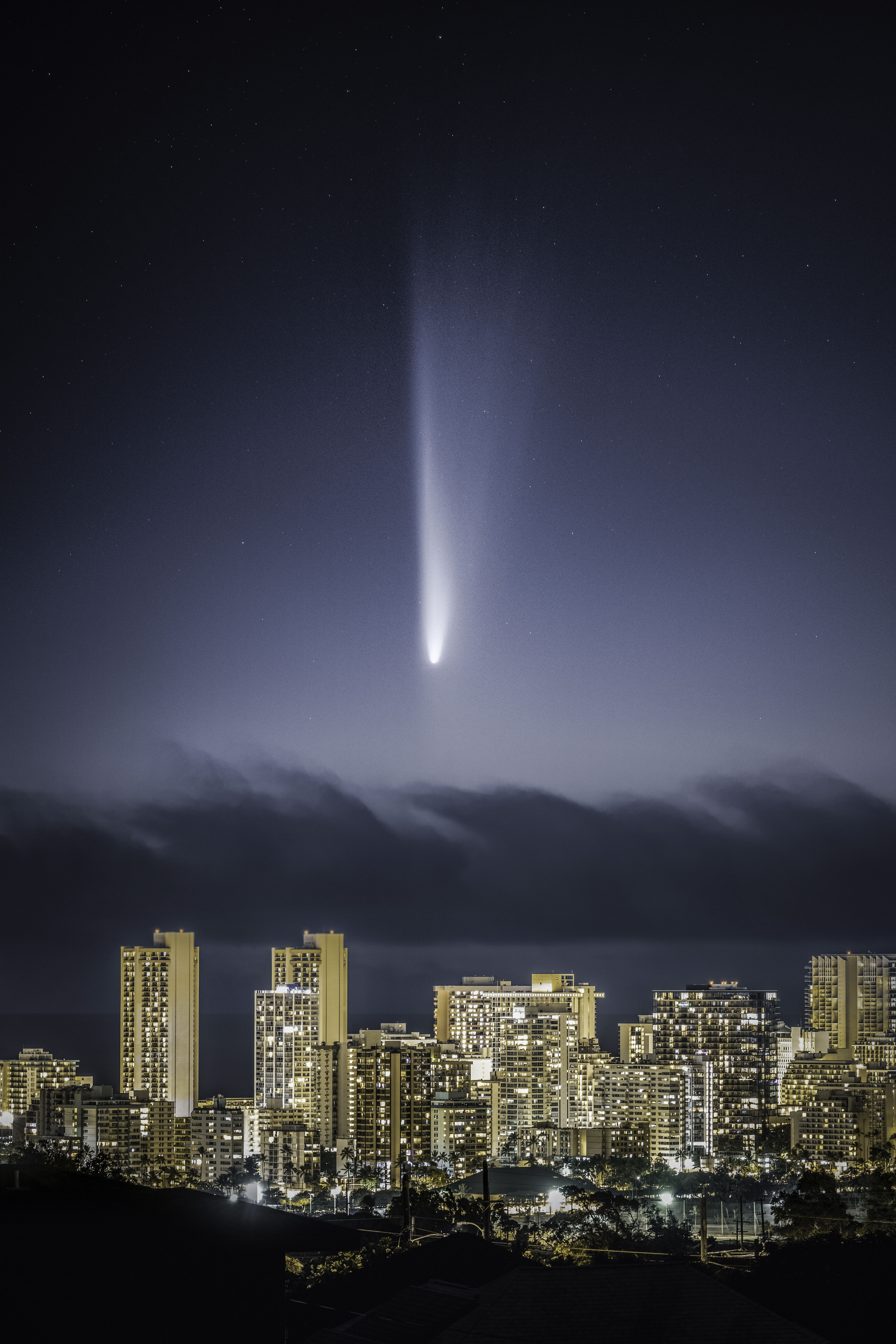 Taken on the evening of 12 October 2024 at Pu'u O Kaimuki Park, Ran Shen joined many residents and astrophotographers in Honolulu, Hawaii, to witness the passage of Comet C/2023 A3 (Tsuchinshan-ATLAS), one of the most anticipated astronomical events of the year. 