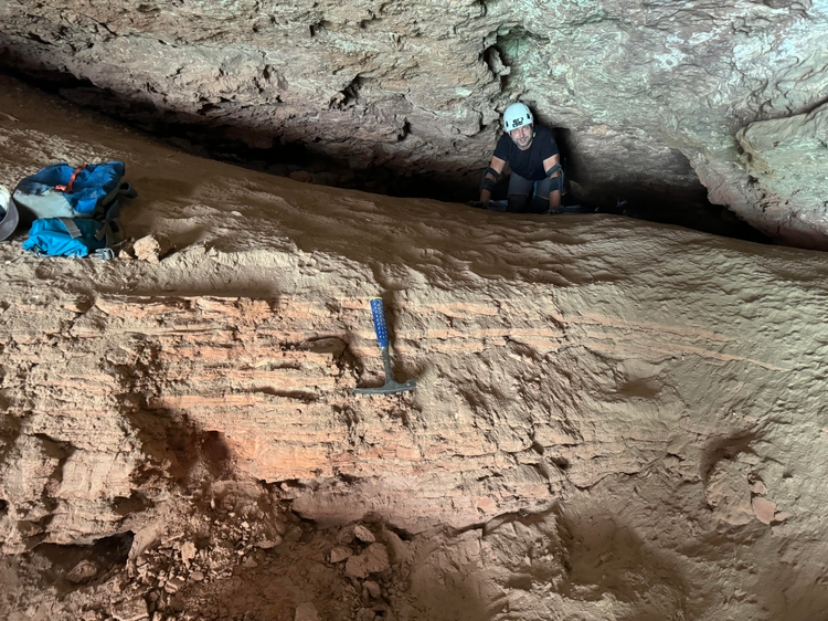 The alternating sandsilt deposits in in Marble Canyon caves resemble those of the delta forming in Lake Mead today and may have a similar origin. The alternating sandsilt deposits in in Marble Canyon caves resemble those of the delta forming in Lake Mead today and may have a similar origin.