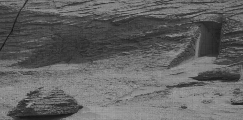 Rock formation on Mars that looks like a doorway