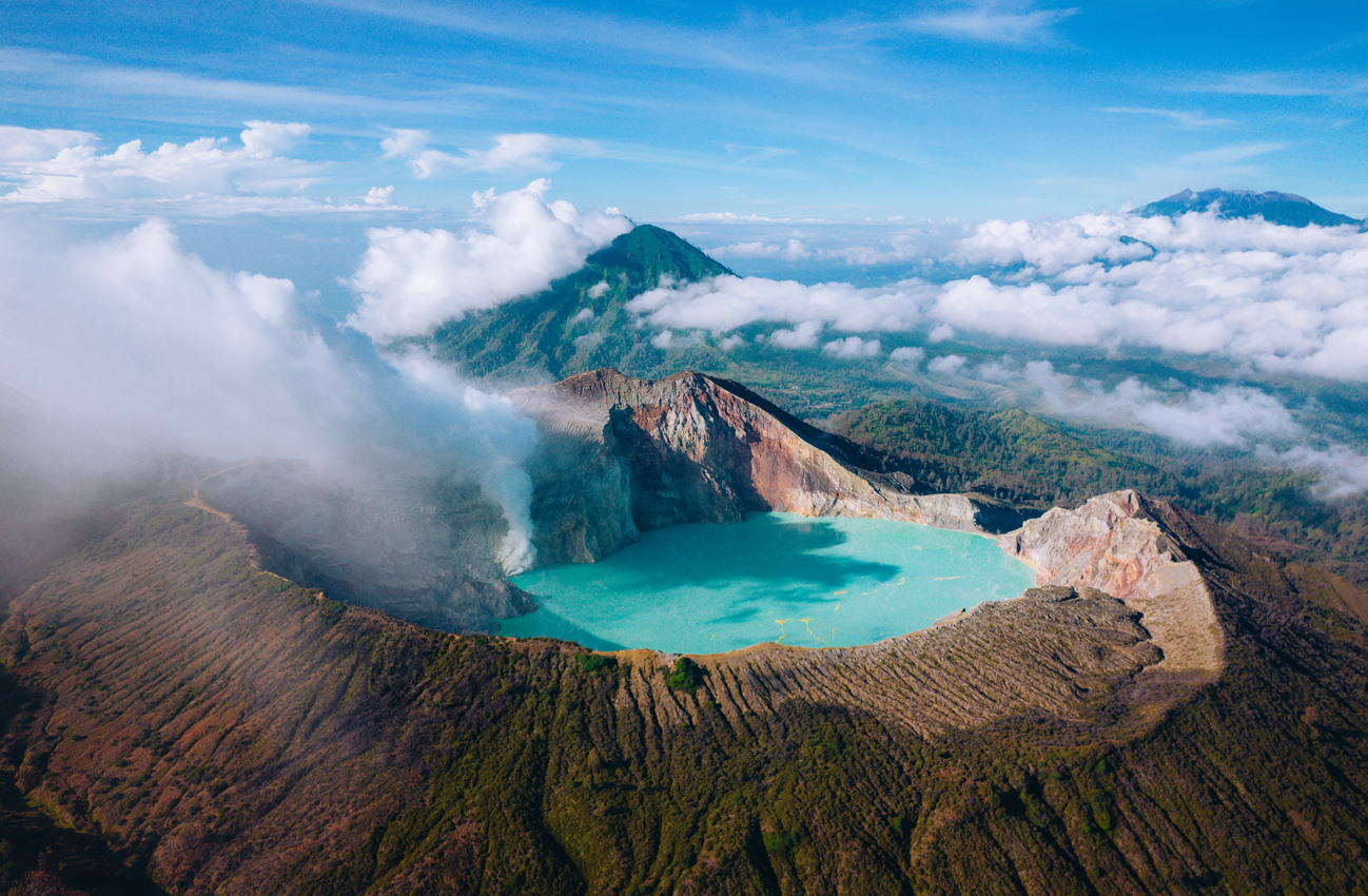  The Kawah Ijen crater lake.