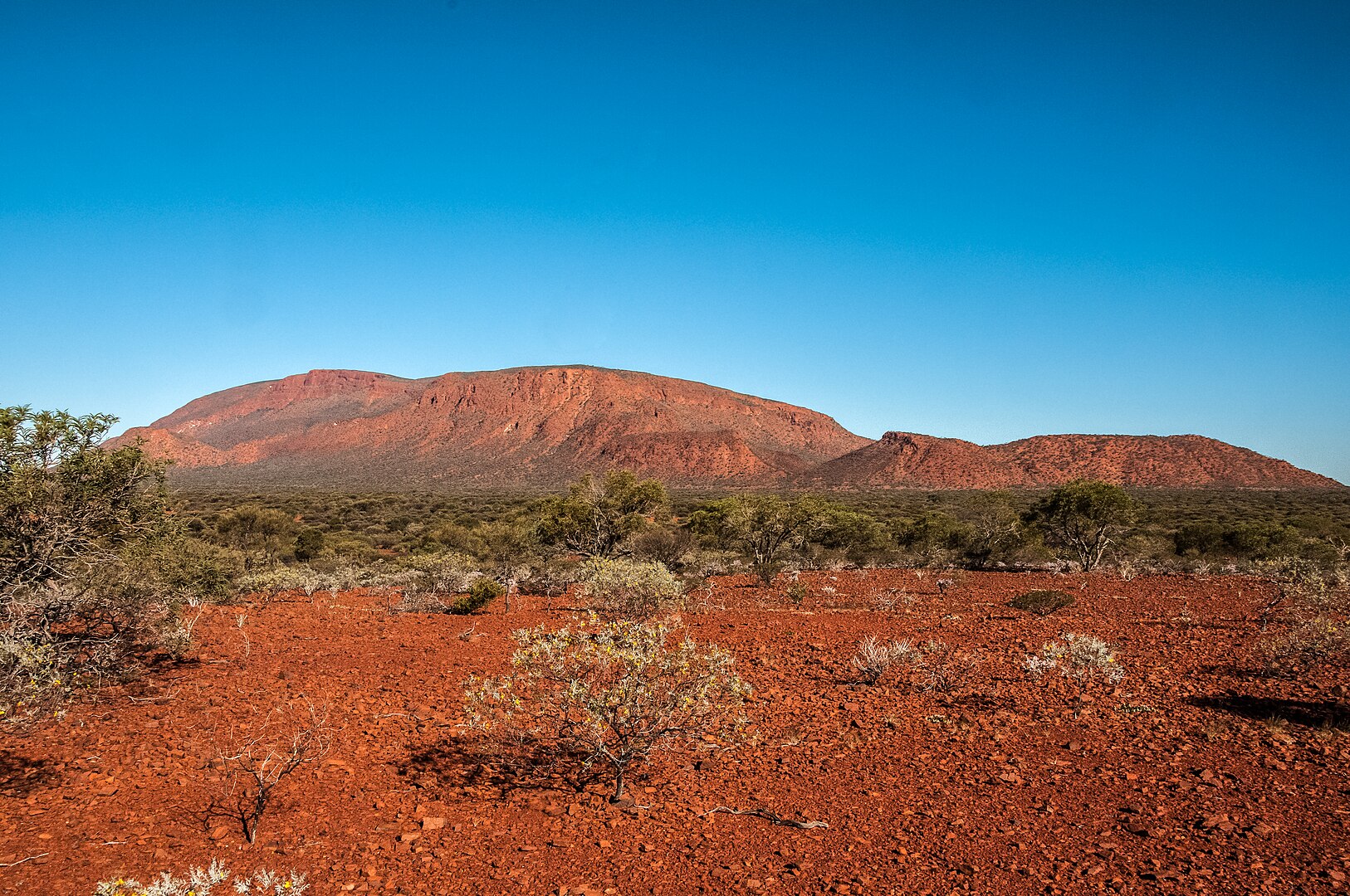 A giant rock, called Mount Augustus, in the western austrlaia desert A giant rock, called Mount Augustus, in the western austrlaia desert